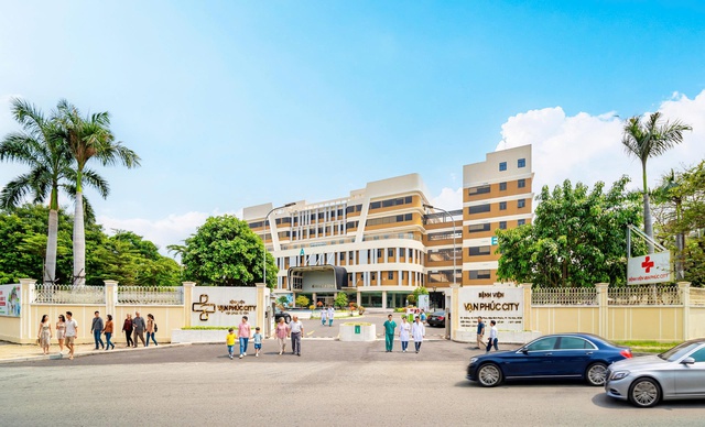 Cư d&acirc;n Van Phuc City hưởng lợi nhờ tiện &iacute;ch y tế, trường học chuẩn quốc tế - Ảnh 2.