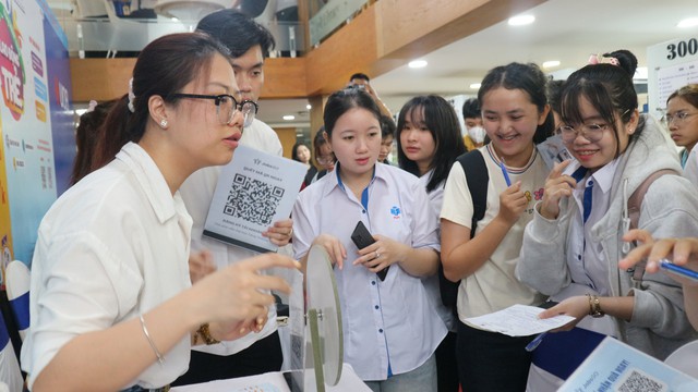 Nhiều việc l&agrave;m lương cao, c&oacute; vị tr&iacute; thu nhập l&ecirc;n đến 50 triệu đồng/th&aacute;ng - Ảnh 2.