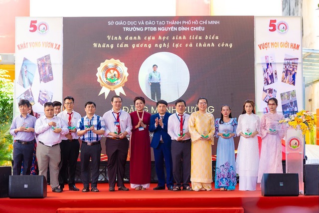 Kh&aacute;t vọng 100 năm trường M&ugrave; S&agrave;i G&ograve;n, 50 năm trường PTĐB Nguyễn Đ&igrave;nh Chiểu - Ảnh 2.
