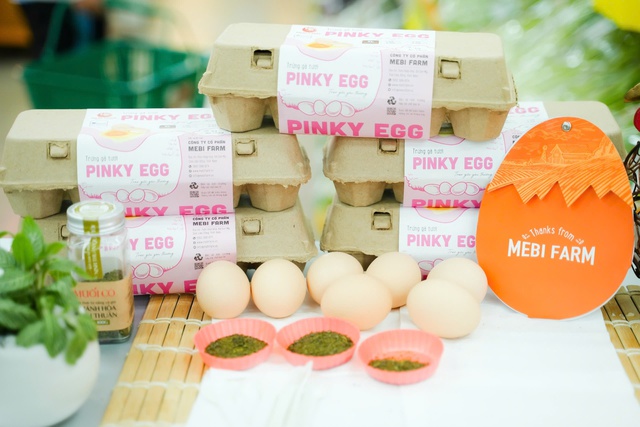 Trứng g&agrave; hồng xuất hiện tại B&aacute;ch H&oacute;a Xanh  - Ảnh 2.