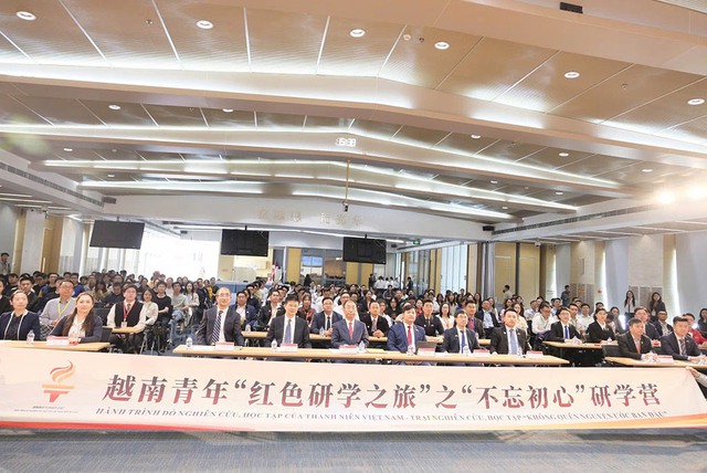 Mệnh lệnh từ Nghị quyết 57 v&agrave; kh&aacute;t vọng l&agrave;m chủ 'tr&aacute;i tim' AI - Ảnh 1.