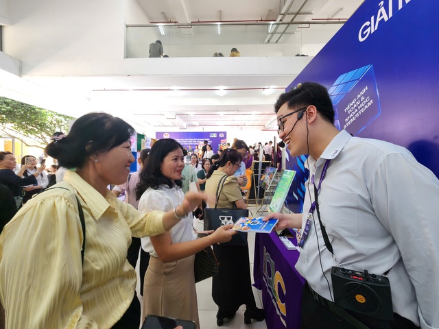 Sở GD-ĐT TP.HCM: Gi&aacute;o dục phải thực chất v&igrave; học sinh, kh&ocirc;ng 's&iacute;nh' bằng cấp- Ảnh 2.