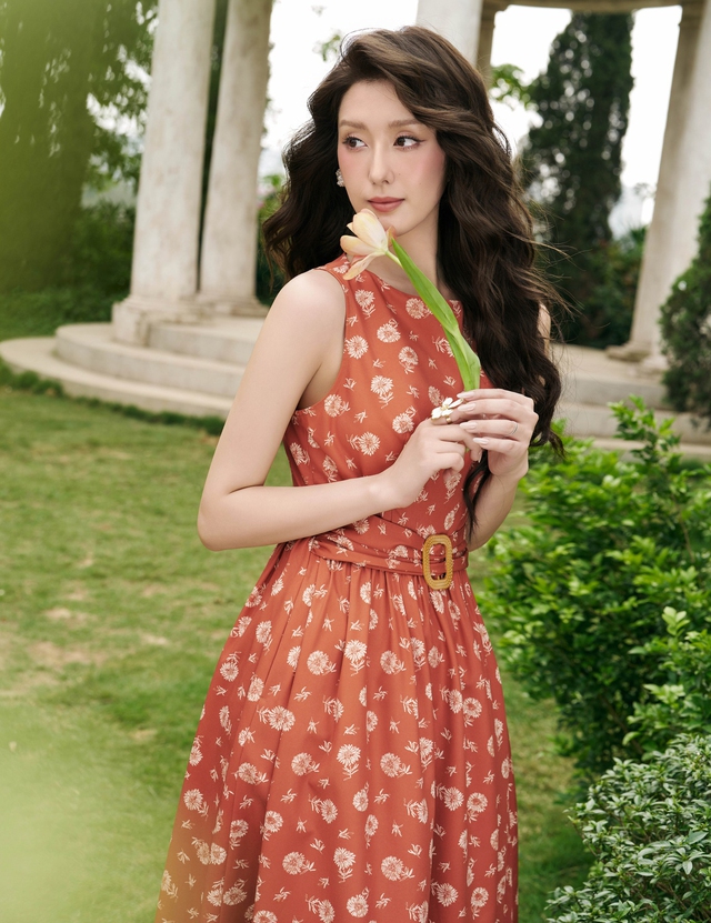 Bí quyết diện váy không tay thanh lịch, giúp nàng khoe trọn vóc dáng - Ảnh 1.