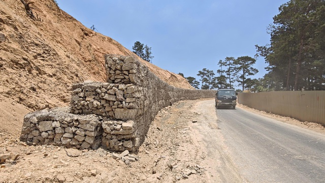 Đ&egrave;o D'Ran nối Đ&agrave; Lạt - Phan Rang: V&igrave; sao ngổn ngang sau sạt lở 6 th&aacute;ng? - Ảnh 5.