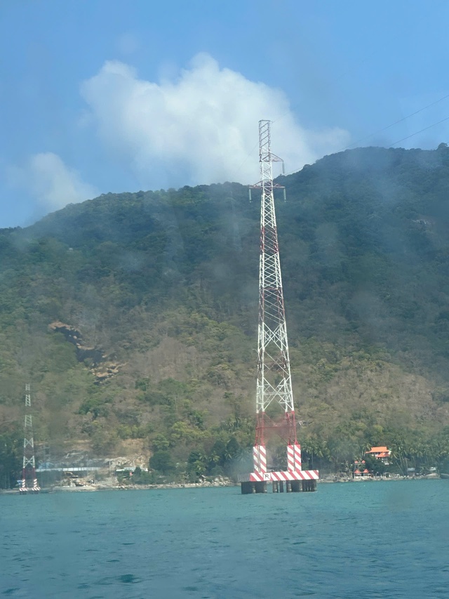 Sau đảo Lại Sơn, Điện lực miền Nam sẽ k&eacute;o x&acirc;y trạm đưa điện ra Nam Du - Ảnh 2.