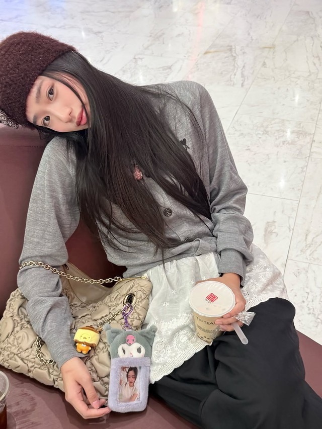 Áo cardigan là lựa chọn hoàn hảo cho những chuyến du lịch hè - Ảnh 10.