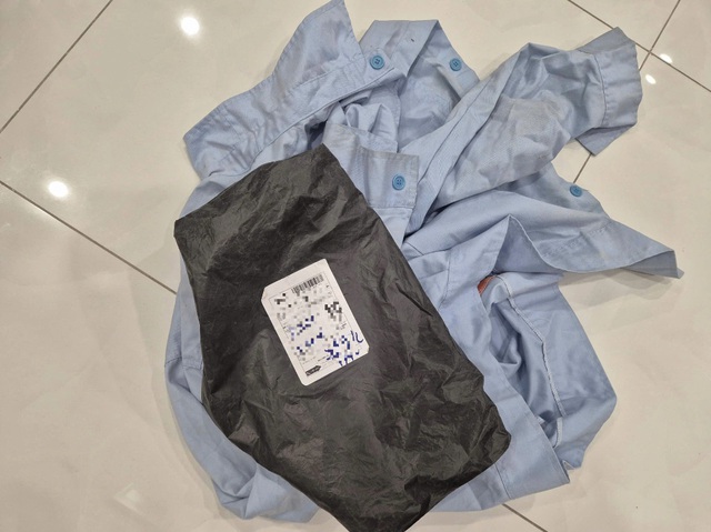 'Tá hỏa tam tinh' khi đặt mua áo sơ mi nữ nhưng nhận áo công nhân nam- Ảnh 5.