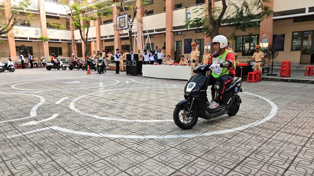 Học sinh THPT ở TP.HCM h&agrave;o hứng với kỹ năng l&aacute;i xe an to&agrave;n năm 2026- Ảnh 7.