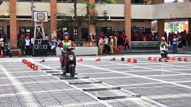 Học sinh THPT ở TP.HCM h&agrave;o hứng với kỹ năng l&aacute;i xe an to&agrave;n năm 2026- Ảnh 1.