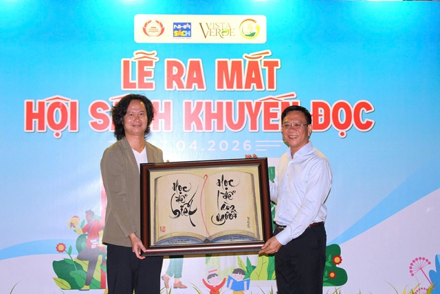 TP.HCM th&iacute; điểm m&ocirc; h&igrave;nh hội s&aacute;ch khuyến đọc tại chung cư- Ảnh 1.