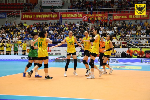 Thanh Th&uacute;y tỏa s&aacute;ng gi&uacute;p CLB VTV B&igrave;nh Điền Long An c&oacute; v&eacute; dự C&uacute;p b&oacute;ng chuyền H&ugrave;ng Vương- Ảnh 1.