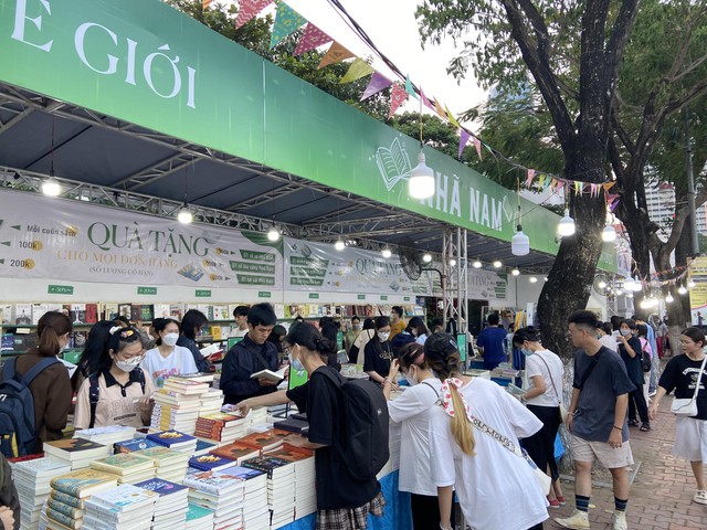 Nhiều chương tr&igrave;nh hấp dẫn tại Hội s&aacute;ch Nh&atilde; Nam ch&agrave;o h&egrave;- Ảnh 1.