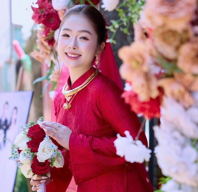 Clip cô dâu cố nín khóc thu hút gần 5 triệu lượt xem vì quá dễ thương - Ảnh 1.