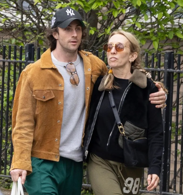 Đạo diễn '50 sắc th&aacute;i' v&agrave; chồng k&eacute;m 23 tuổi sau 14 năm kết h&ocirc;n - Ảnh 2.