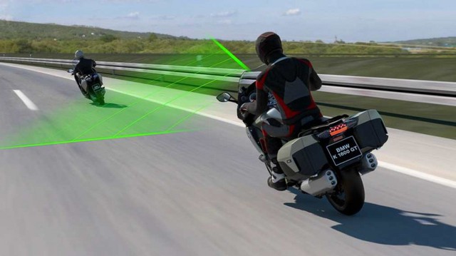 Tính năng Cruise Control trên xe máy hoạt động ra sao, khi nào nên sử dụng? - Ảnh 1.