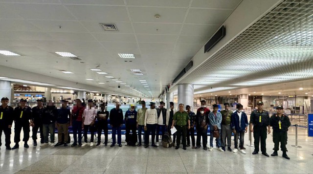  Trục xuất 47 người nước ngoài vi phạm quy định cư trú - Ảnh 1.