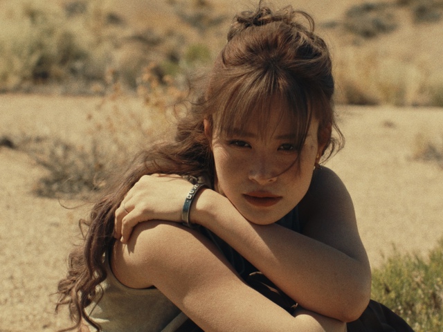 Đ&ocirc;ng Nhi: C&agrave;ng tỏa s&aacute;ng, c&agrave;ng c&ocirc; độc- Ảnh 1.