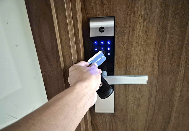 Kh&oacute;a th&ocirc;ng minh v&agrave; an to&agrave;n PCCC: C&oacute; thể biến ng&ocirc;i nh&agrave; hiện đại th&agrave;nh 'cạm bẫy'?- Ảnh 1.