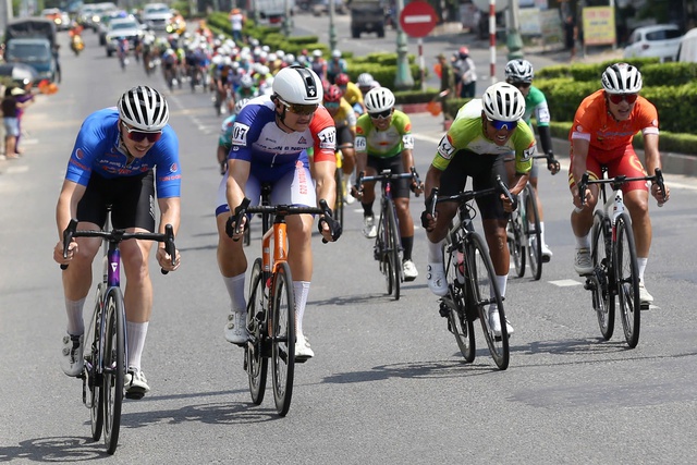 Tay đua Marchuk Dzianis lần thứ 5 thắng chặng, xứng danh vua nước r&uacute;t C&uacute;p truyền h&igrave;nh- Ảnh 3.