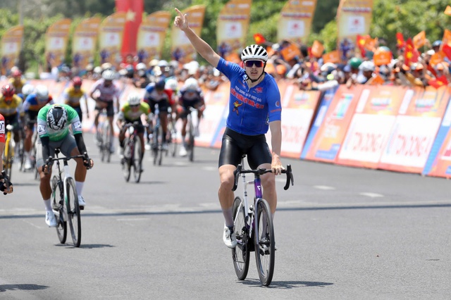 Tay đua Marchuk Dzianis lần thứ 5 thắng chặng, xứng danh vua nước r&uacute;t C&uacute;p truyền h&igrave;nh- Ảnh 4.