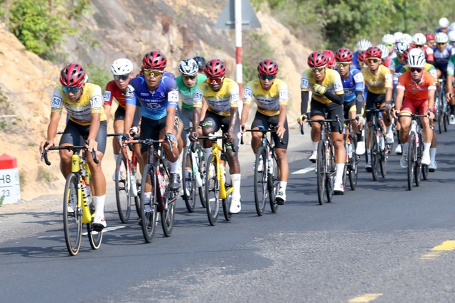 Tay đua Marchuk Dzianis lần thứ 5 thắng chặng, xứng danh vua nước r&uacute;t C&uacute;p truyền h&igrave;nh- Ảnh 2.