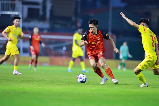 Sao trẻ Việt kiều ghi b&agrave;n m&atilde;n nh&atilde;n ng&agrave;y &lsquo;tướng&rsquo; H&agrave;n ra mắt, CLB Ninh B&igrave;nh thắng dễ PVF-CAND- Ảnh 3.