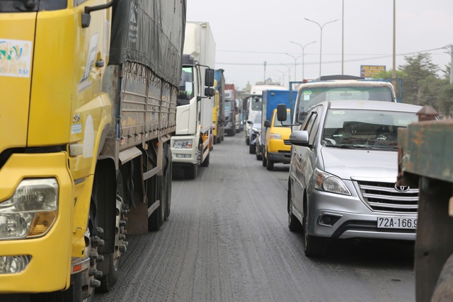 Chủ tịch tỉnh Đồng Nai chỉ đạo khắc phục &ugrave;n tắc giao th&ocirc;ng tr&ecirc;n quốc lộ 51- Ảnh 3.