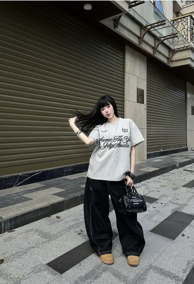 Cách phối áo phông xuống phố giúp nàng năng động, cuốn hút- Ảnh 3.