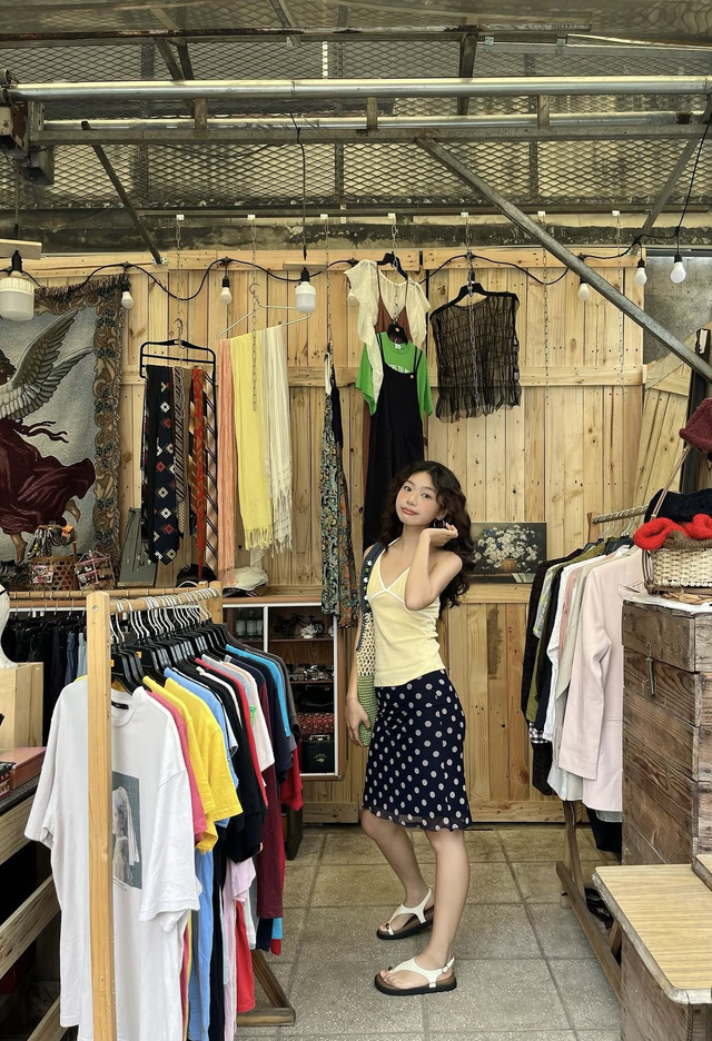 Bản giao hưởng dịu dàng của áo hai dây phối chân váy midi  - Ảnh 3.