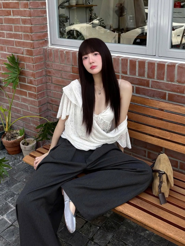 Chỉ một sợi dây chuyền mảnh giúp nàng nâng tầm trang phục- Ảnh 5.