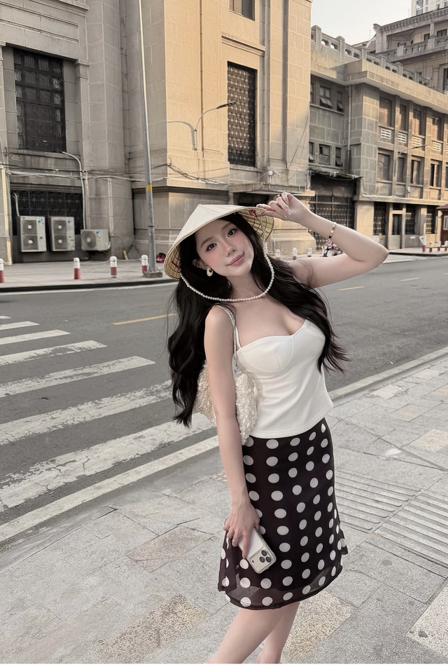 Bản giao hưởng dịu dàng của áo hai dây phối chân váy midi  - Ảnh 6.