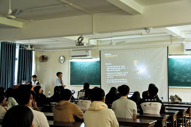 Người y&ecirc;u thi&ecirc;n văn TP.HCM kh&aacute;m ph&aacute; b&iacute; ẩn vũ trụ: Chuyện về hố đen, thi&ecirc;n h&agrave;- Ảnh 1.