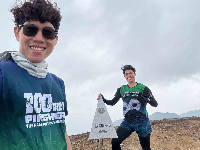 H&agrave;nh tr&igrave;nh leo n&uacute;i 15 ng&agrave;y li&ecirc;n tục của 2 ch&agrave;ng kỹ sư- Ảnh 1.