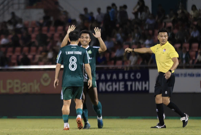 Minh Vương tỏa s&aacute;ng, Trường Tươi Đồng Nai thắng đậm Quảng Ninh: Lại cho Bắc Ninh &lsquo;h&iacute;t kh&oacute;i&rsquo;- Ảnh 1.