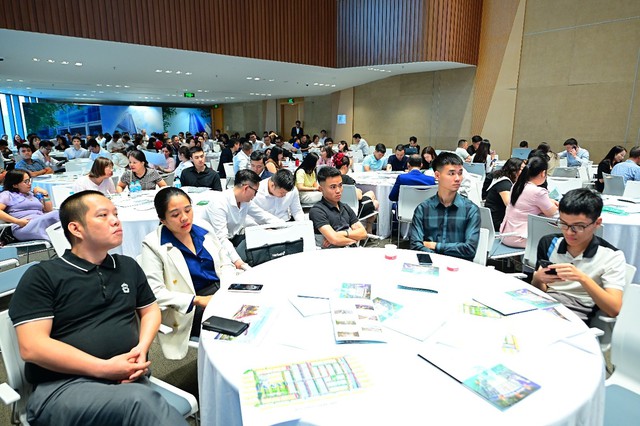 Ti&ecirc;u điểm thị trường BĐS TP.HCM: Khu t&acirc;y bước v&agrave;o chu kỳ tăng trưởng mới- Ảnh 2.