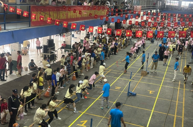 Gần 4.000 c&ocirc;ng nh&acirc;n C&ocirc;ng ty Pouyuen thi chạy bộ, k&eacute;o co: Ai cũng c&oacute; qu&agrave;  - Ảnh 1.