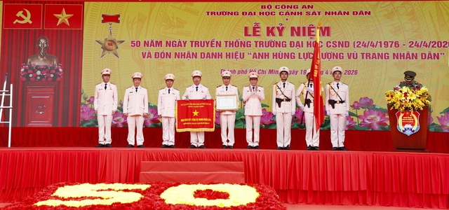 Trường ĐH Cảnh s&aacute;t nh&acirc;n d&acirc;n nhận danh hiệu Anh h&ugrave;ng Lực lượng vũ trang nh&acirc;n d&acirc;n - Ảnh 3.
