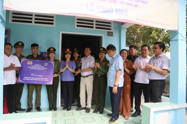C&ocirc;ng an T&acirc;n Sơn Nhất hỗ trợ x&acirc;y nh&agrave; cho bảo vệ an ninh cơ sở - Ảnh 6.