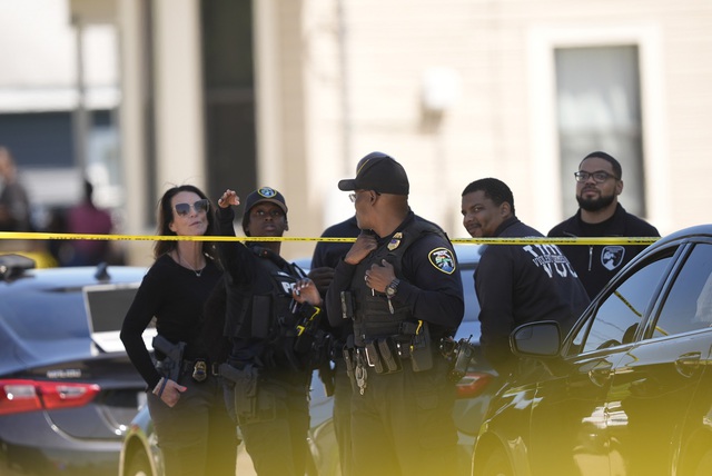 Xả s&uacute;ng h&agrave;ng loạt tại Mỹ, 8 trẻ thiệt mạng- Ảnh 1.