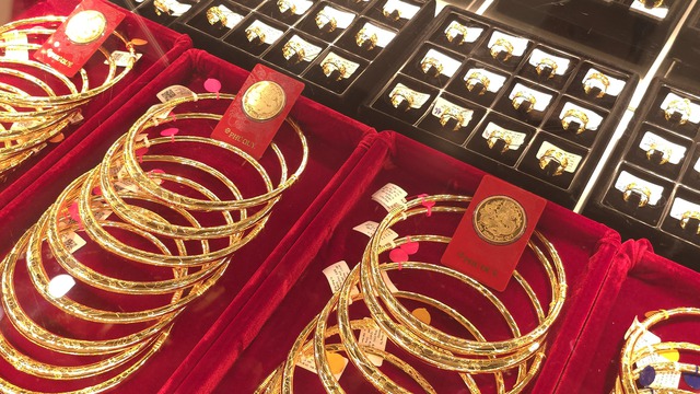 Ch&ecirc;nh lệch gi&aacute; v&agrave;ng giảm nhanh, đầu tư v&agrave;ng kh&ocirc;ng c&ograve;n  's&aacute;ng cửa'- Ảnh 1.