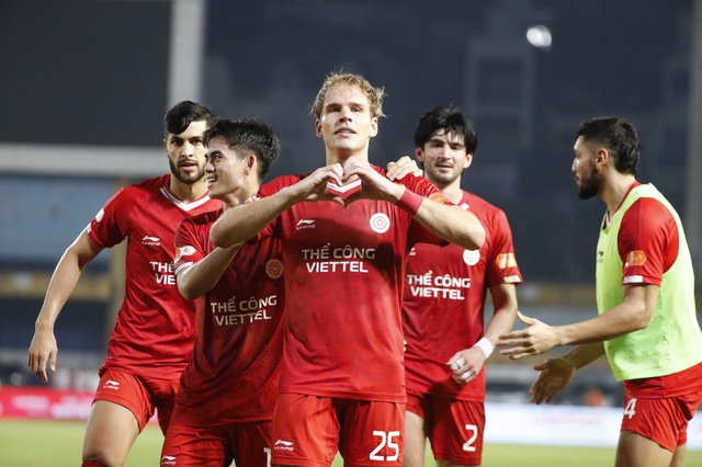 Thể C&ocirc;ng Viettel thắng nhọc HAGL ng&agrave;y HLV Popov bị kỷ luật: Chưa bu&ocirc;ng đua v&ocirc; địch - Ảnh 3.