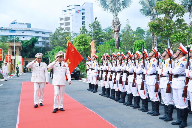 Trường ĐH Cảnh s&aacute;t nh&acirc;n d&acirc;n nhận danh hiệu Anh h&ugrave;ng Lực lượng vũ trang nh&acirc;n d&acirc;n - Ảnh 2.