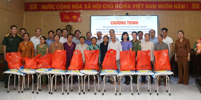 C&ocirc;ng an T&acirc;n Sơn Nhất hỗ trợ x&acirc;y nh&agrave; cho bảo vệ an ninh cơ sở - Ảnh 4.