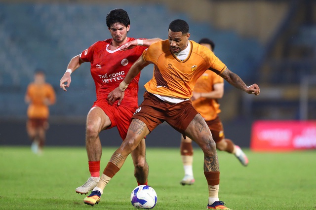 Bảng xếp hạng V-League mới nhất: HAGL thua nhưng c&oacute; vị tr&iacute; cực bất ngờ, CLB CAHN lừng lững tốp 1- Ảnh 2.