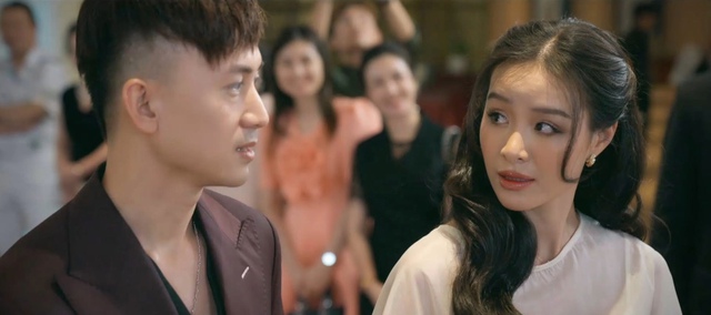 Phim Lời hứa đầu tiên khám phá góc khuất đời sống hoa hậu gây tranh cãi - Ảnh 1.