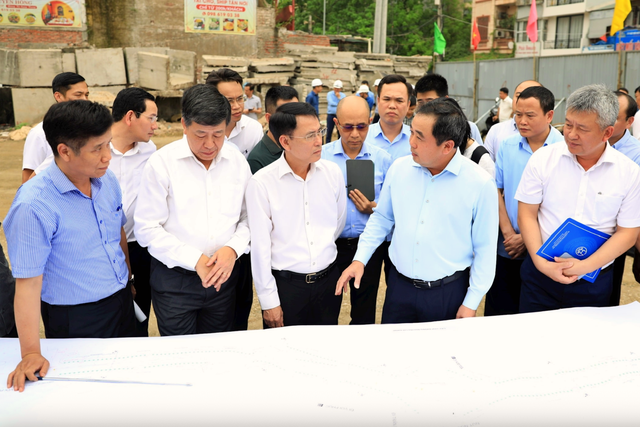 Tiến độ V&agrave;nh đai 1 bị ảnh hưởng v&igrave; xung đột giao cắt với ga metro - Ảnh 1.