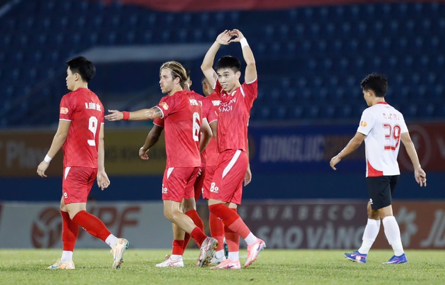 Đ&igrave;nh Bắc lại ghi b&agrave;n, CLB CAHN nhấn ch&igrave;m CLB CA TP.HCM: Chuyện g&igrave; xảy ra với HLV Huỳnh Đức?- Ảnh 2.