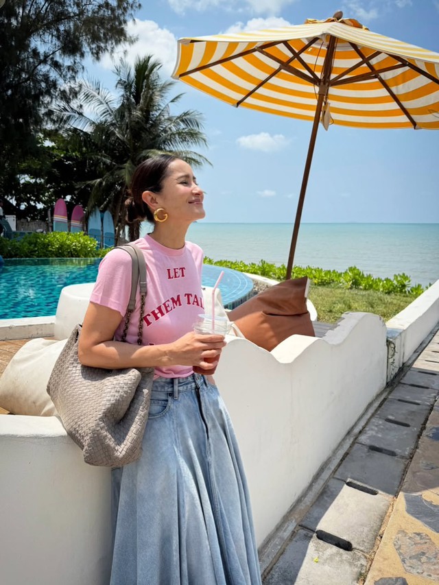 Chân váy denim 'khuấy đảo' phong cách thời trang mùa hè- Ảnh 10.