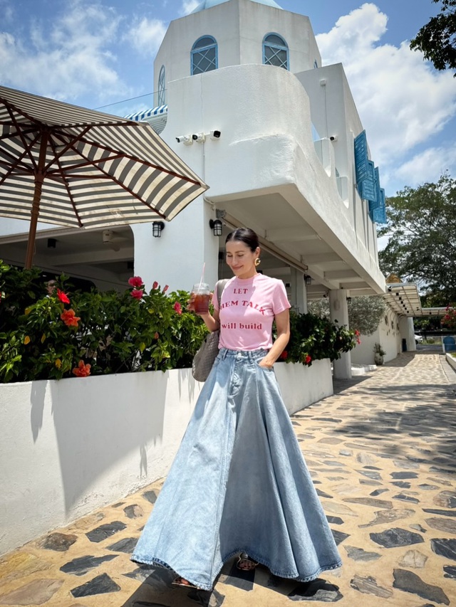 Chân váy denim 'khuấy đảo' phong cách thời trang mùa hè- Ảnh 9.