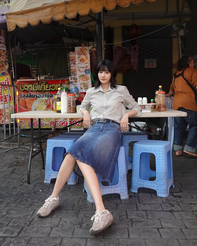 Chân váy denim 'khuấy đảo' phong cách thời trang mùa hè- Ảnh 6.